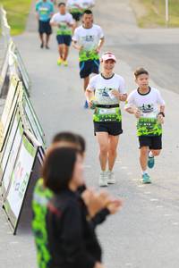 BIB: 1142, 816
                            <button type="button" onclick="openModal(3531958)" class="btn btn-primary btn-sm float-right btn-popup" data-toggle="modal" data-target=".modal-high-quality">
                        <i class="fas fa-shopping-cart"></i> Add to Cart
                    </button>
                                            <button type="button" onclick="isThisMe(3531958, true)" class="btn btn-success btn-sm float-right btn-popup btn-isme hidden" data-toggle="tooltip" data-placement="bottom" title="นี่คือรูปของคุณใช่ไหม คลิกที่นี่เพื่อเอาเข้าอัลบั้ม">
                        <i class="fas fa-plus"></i> Add to album
                    </button>
                    <button type="button" onclick="isThisMe(3531958, false)" class="btn btn-warning btn-sm float-right btn-popup btn-isnotme hidden">
                        <i class="fas fa-ban"></i> Remove from album
                    </button>